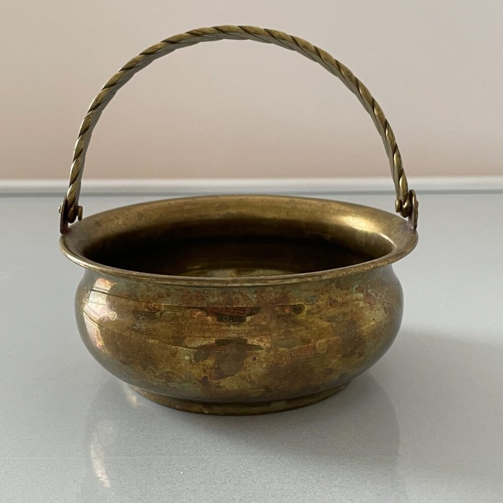 Small Brass Pot With Swing Handle - Picture 3 of 7